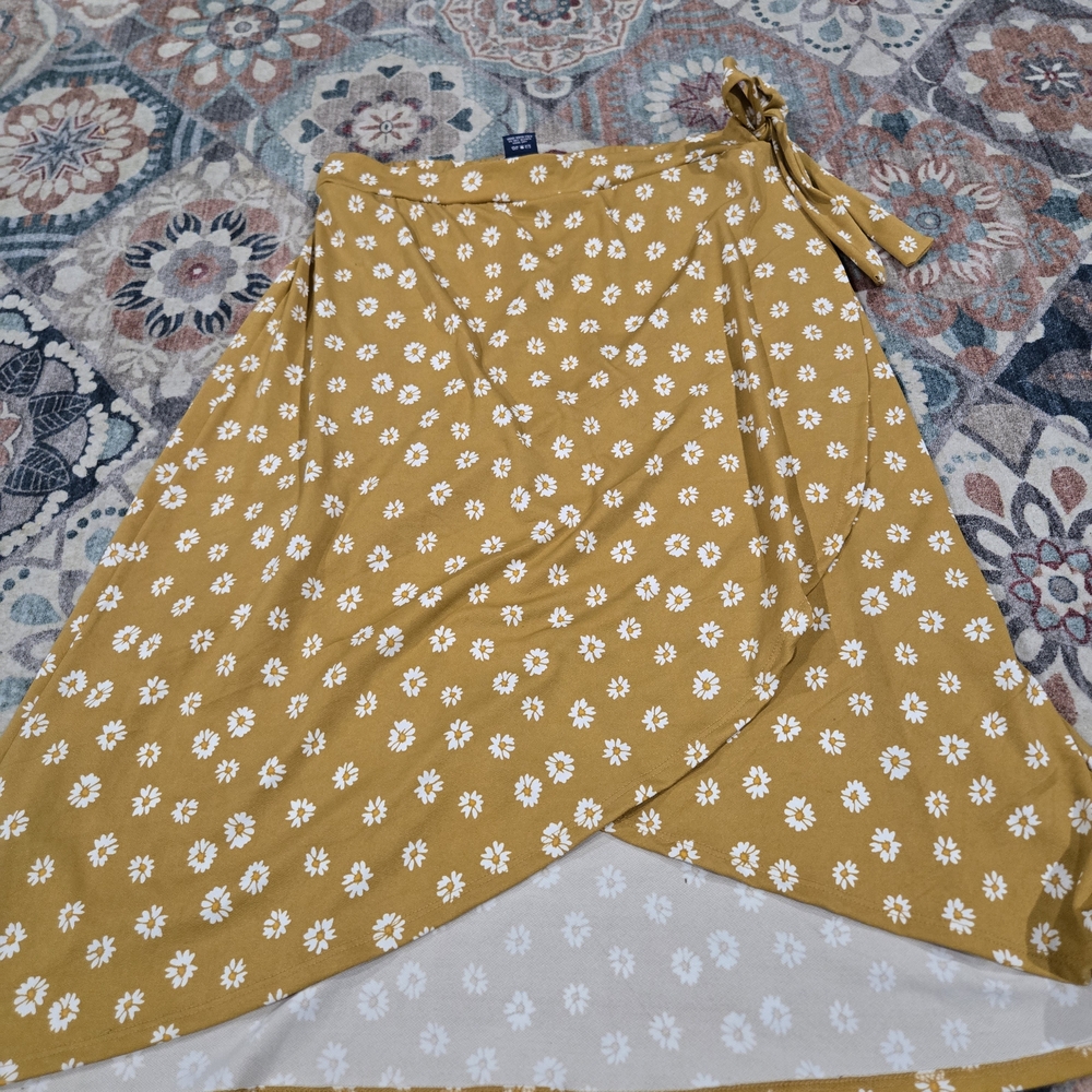 Lark + Grey Mustard Yellow Daisy Print Wrap Skirt Large